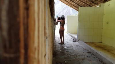 камераи ҷосусӣ ба як ҳамтои донишгоҳи испанӣ